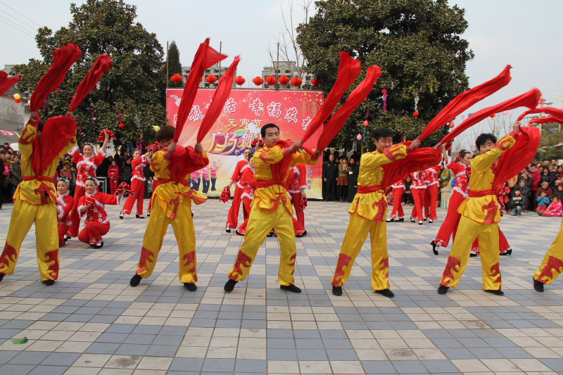 員工廣場(chǎng)舞風(fēng)采